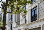 Bán gấp nhà phố 1 trệt 4 lầu áp mái tiếp giáp bến du thuyền Vinhomes Grand Park